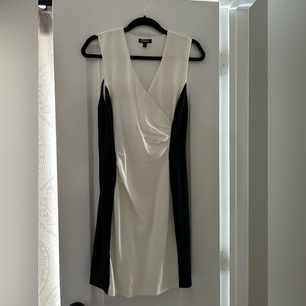 White black stretchy express dress. Size medium.
